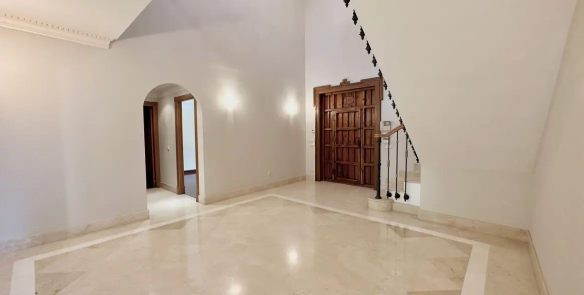 Продажа  отдельно стоящей виллы в The Golden Mile 14