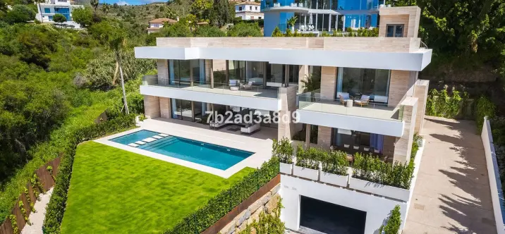 Sale of detached villa in El Paraiso 0