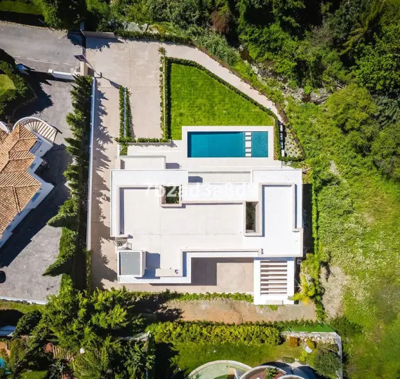 Sale of detached villa in El Paraiso