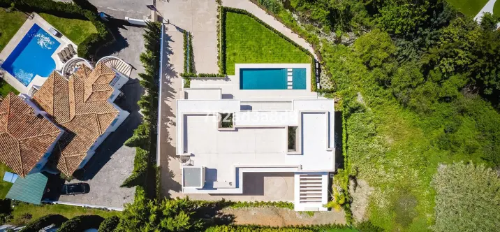 Sale of detached villa in El Paraiso 2