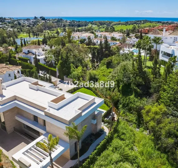 Sale of detached villa in El Paraiso