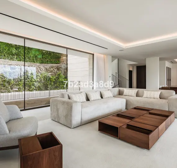 Sale of detached villa in El Paraiso