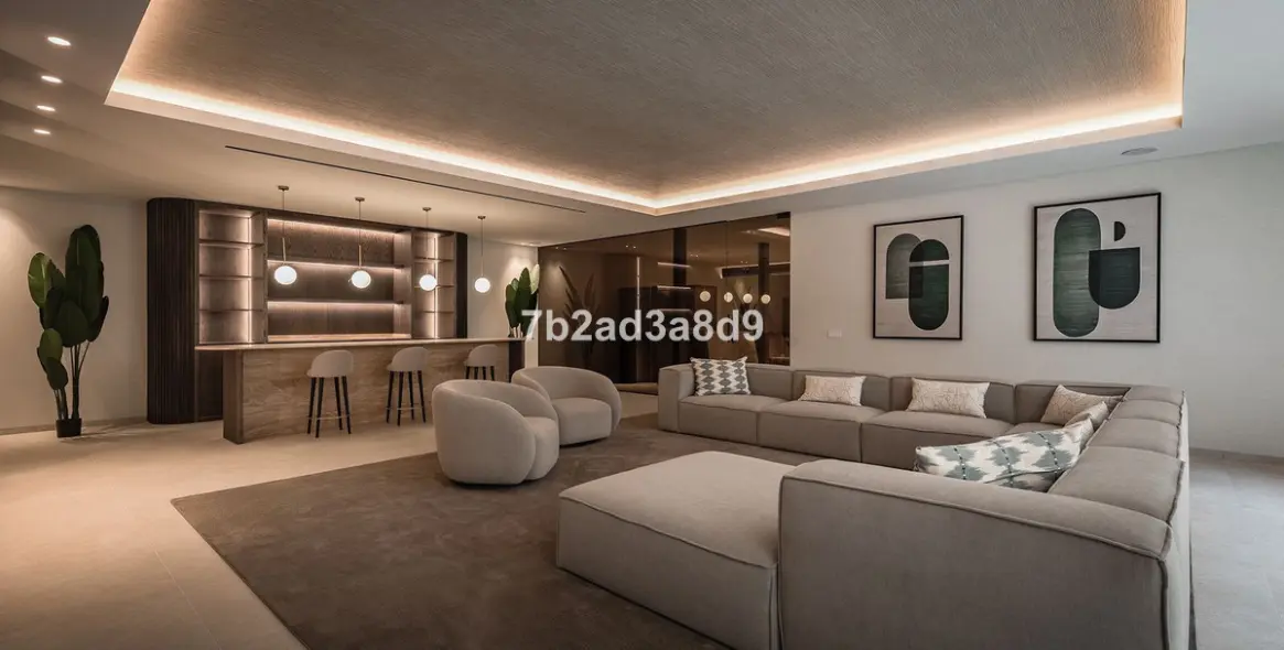 Sale of detached villa in El Paraiso 13