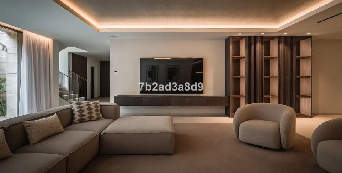 Sale of detached villa in El Paraiso 14