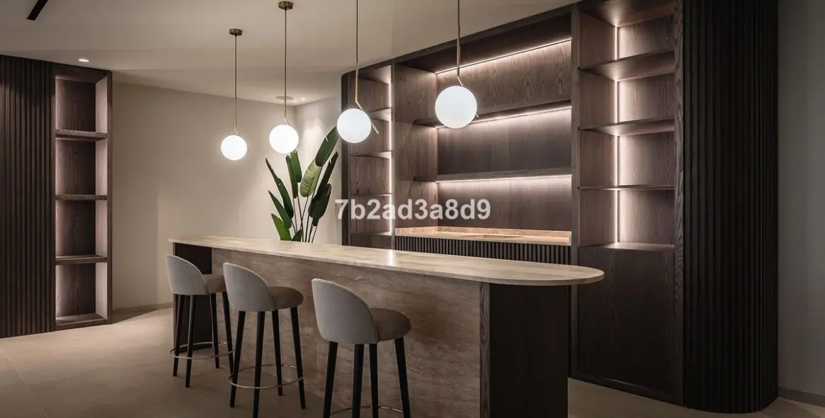 Sale of detached villa in El Paraiso 15