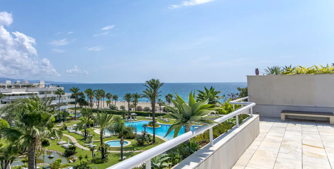 Sale of penthouse in Puerto Banús 1