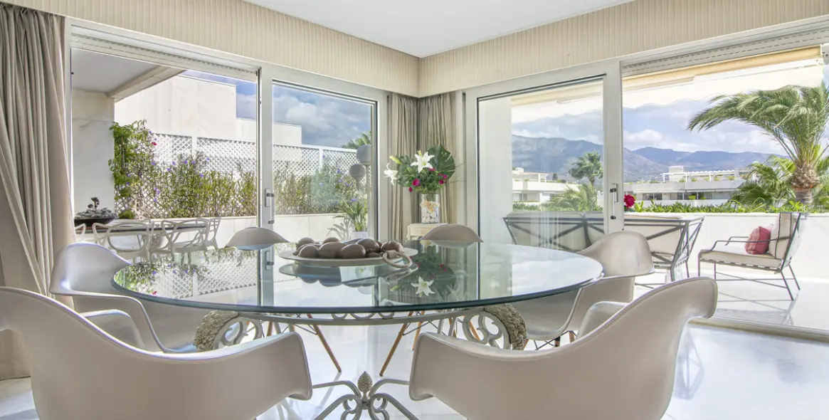 Sale of penthouse in Puerto Banús 5