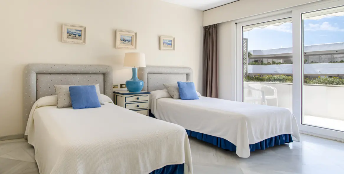 Sale of penthouse in Puerto Banús 10