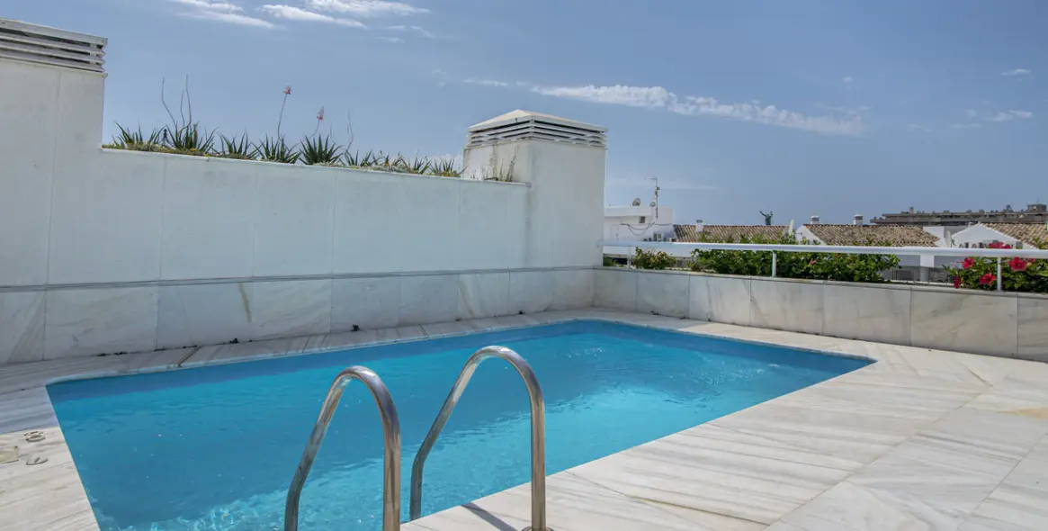 Sale of penthouse in Puerto Banús 15