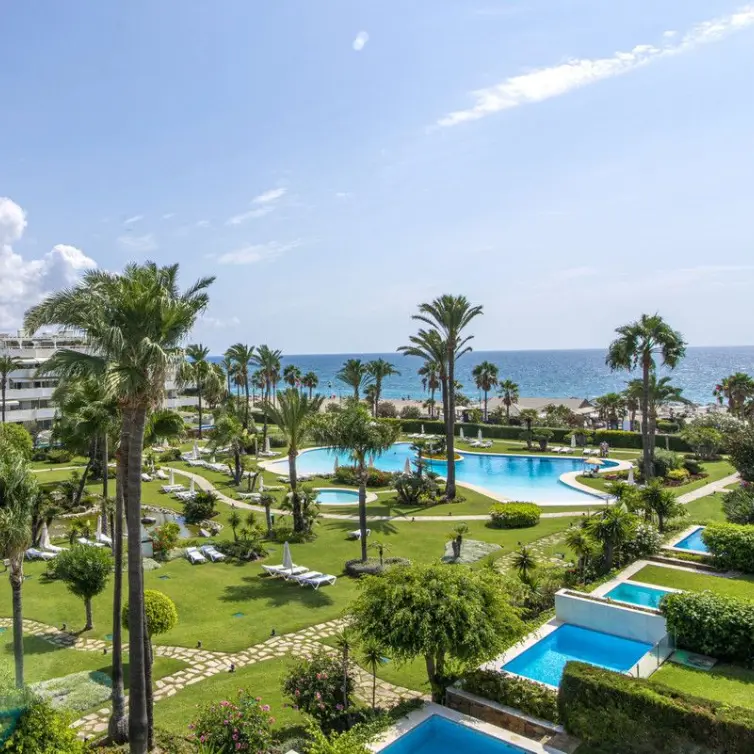 Sale of penthouse in Puerto Banús