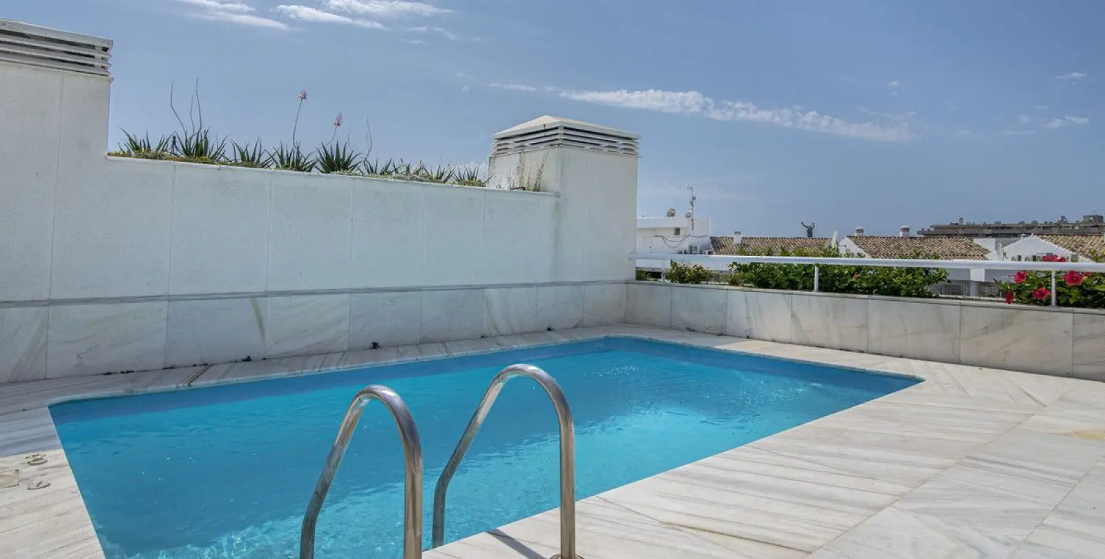 Sale of penthouse in Puerto Banús 15