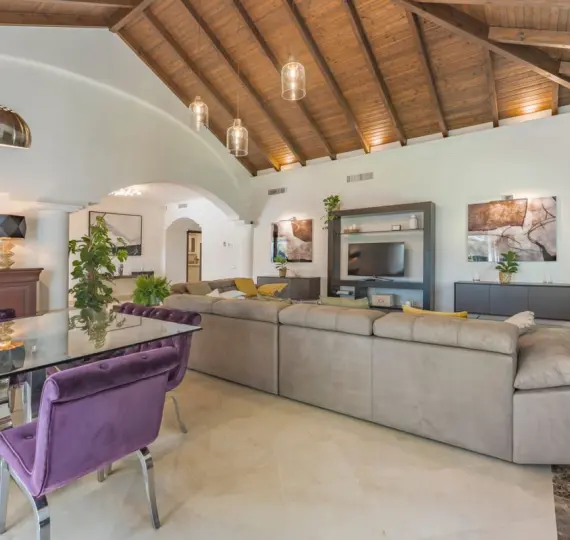 Long-term rent of detached villa in Nueva Andalucía