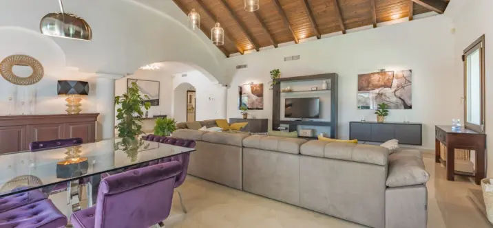 Long-term rent of detached villa in Nueva Andalucía 1