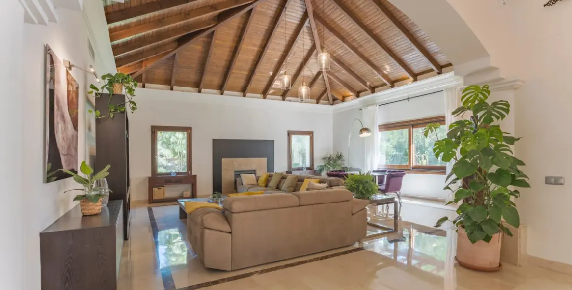 Long-term rent of detached villa in Nueva Andalucía 3