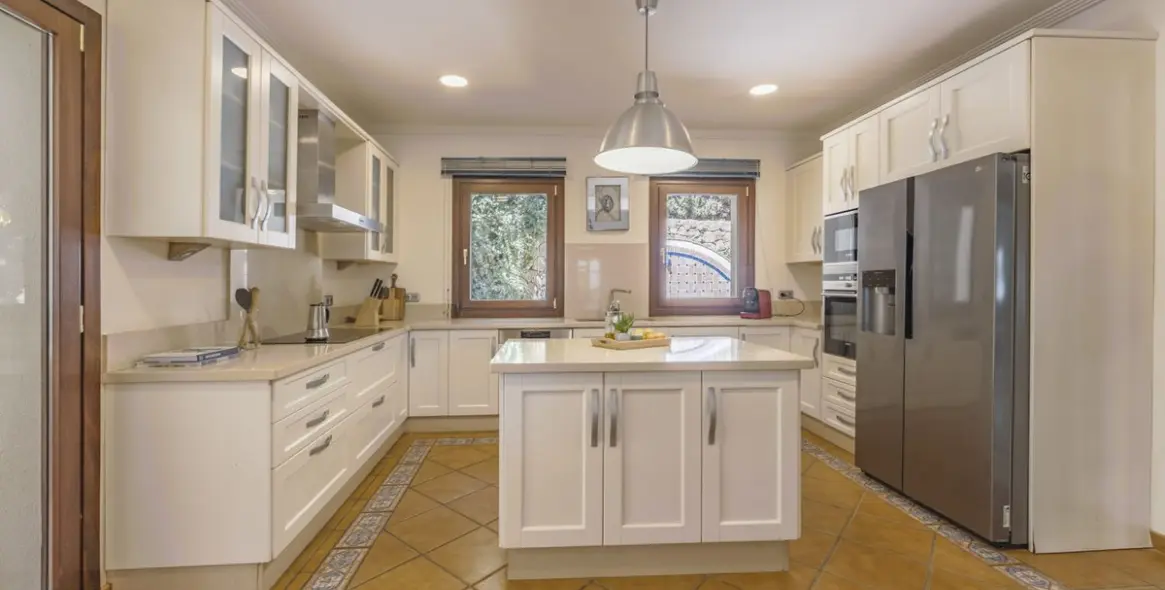 Long-term rent of detached villa in Nueva Andalucía 4