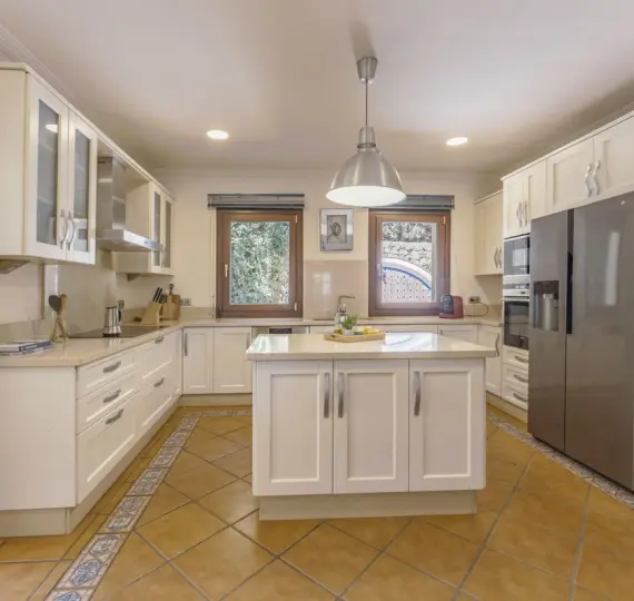 Long-term rent of detached villa in Nueva Andalucía