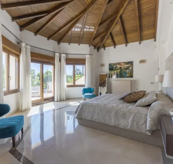 Long-term rent of detached villa in Nueva Andalucía