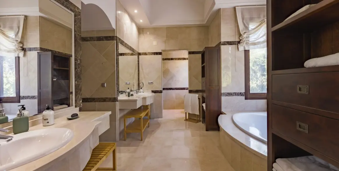 Long-term rent of detached villa in Nueva Andalucía 8