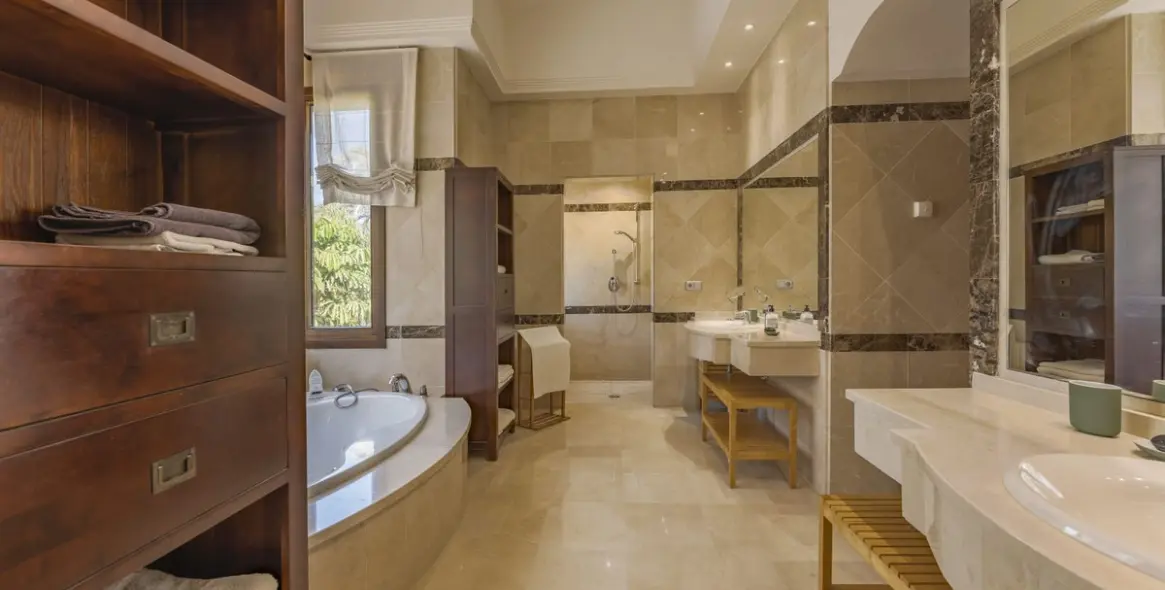 Long-term rent of detached villa in Nueva Andalucía 9