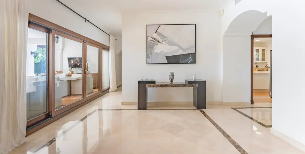 Long-term rent of detached villa in Nueva Andalucía 12