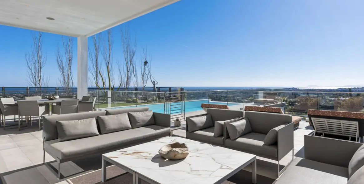 Sale of detached villa in Benahavís 2