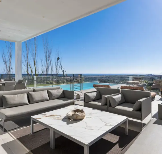 Sale of detached villa in Benahavís