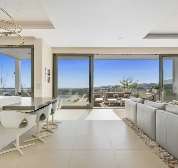 Sale of detached villa in Benahavís