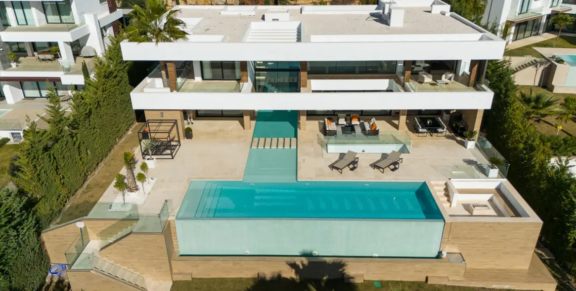 Sale of detached villa in Benahavís 1