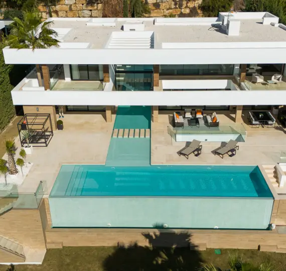 Sale of detached villa in Benahavís