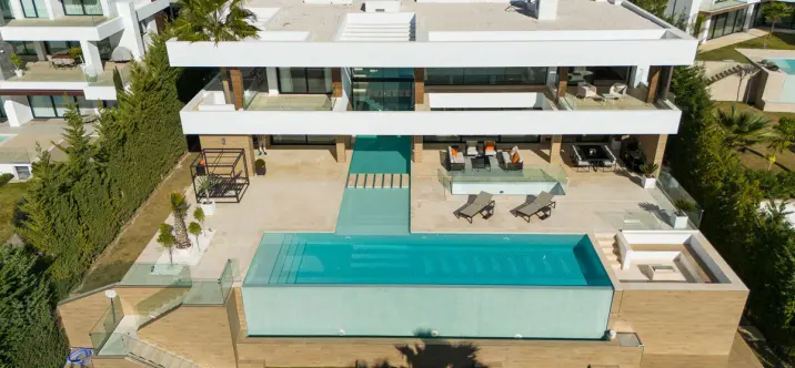 Sale of detached villa in Benahavís 0