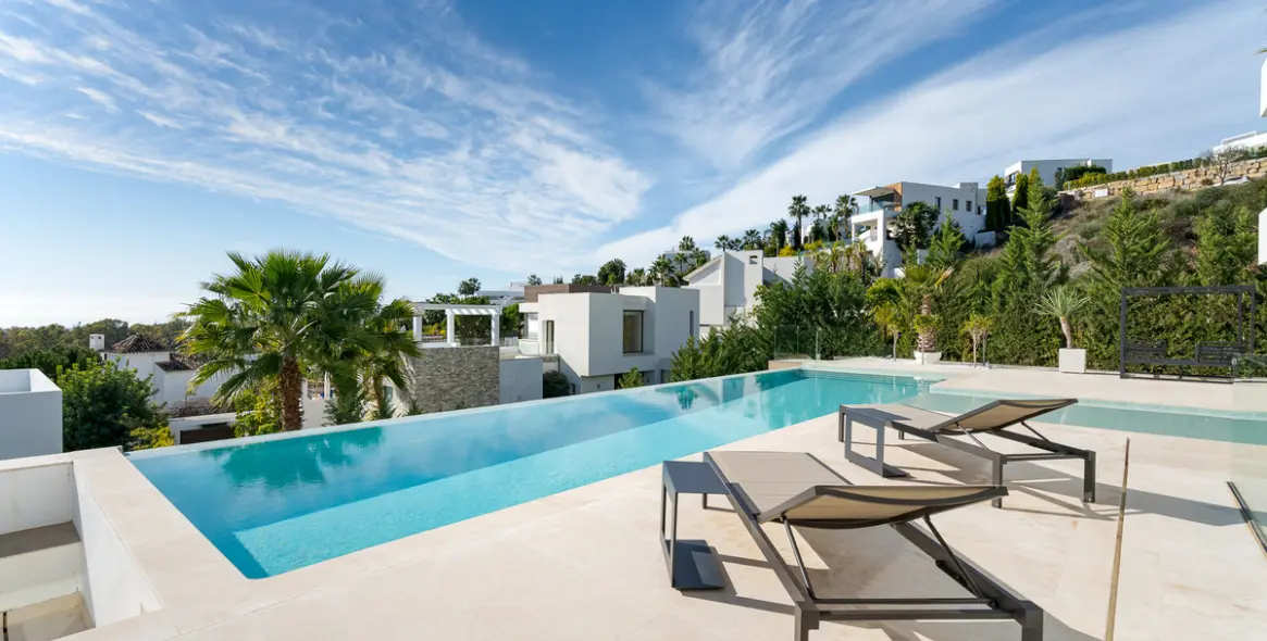 Sale of detached villa in Benahavís 2