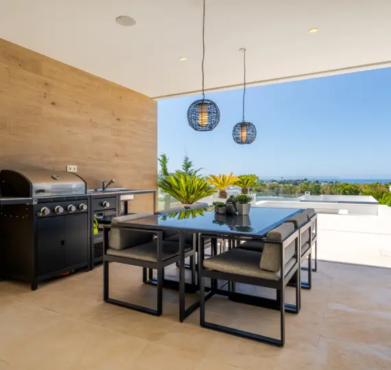 Sale of detached villa in Benahavís