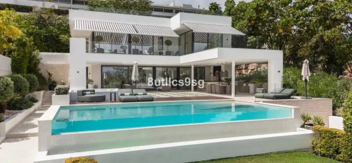 Sale of detached villa in Nueva Andalucía 0