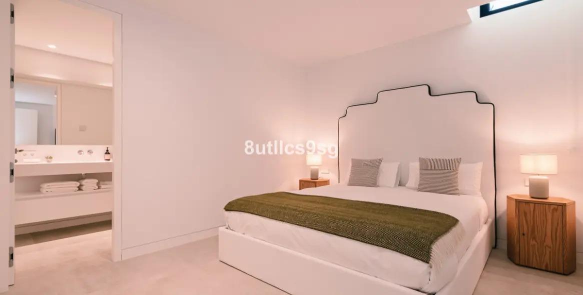 Sale of detached villa in Nueva Andalucía 16