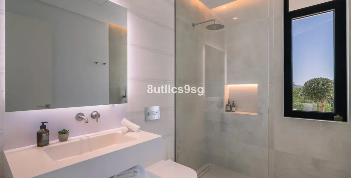 Sale of detached villa in Nueva Andalucía 20