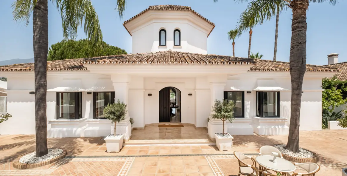 Продажа  отдельно стоящей виллы в Nueva Andalucía (район Aloha) 1