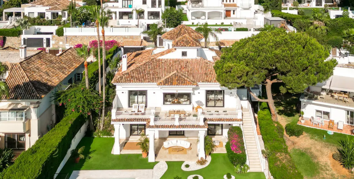 Продажа  отдельно стоящей виллы в Nueva Andalucía (район Aloha) 4