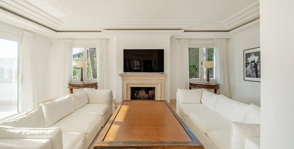 Продажа  отдельно стоящей виллы в Nueva Andalucía (район Aloha) 10