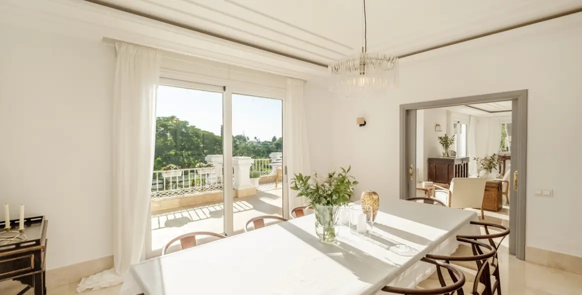 Продажа  отдельно стоящей виллы в Nueva Andalucía (район Aloha) 12