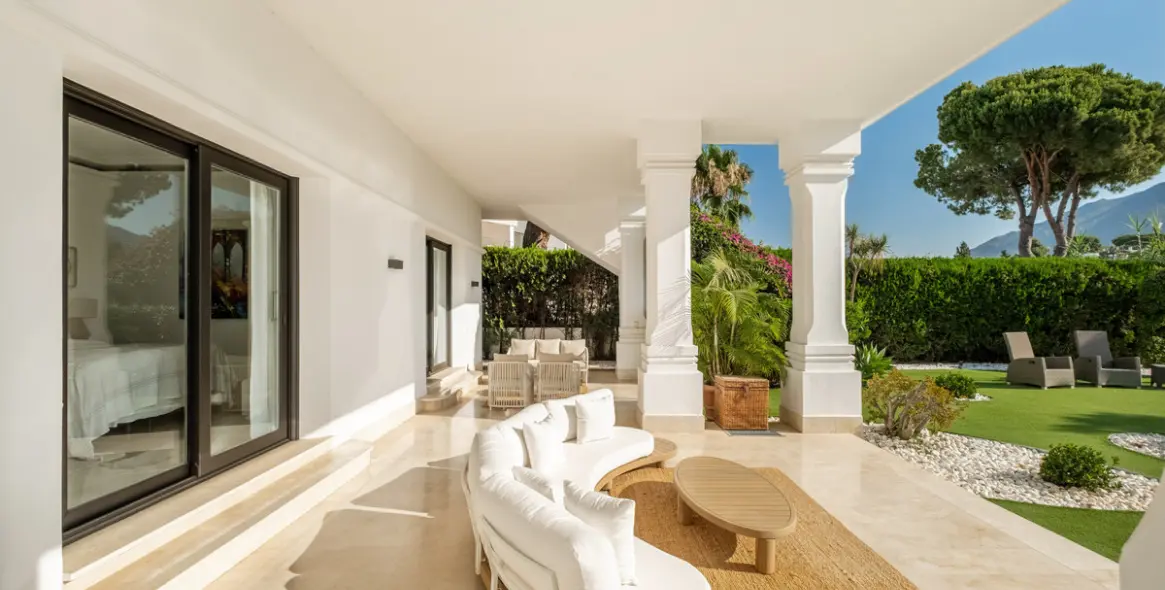 Sale of detached villa in Aloha 21