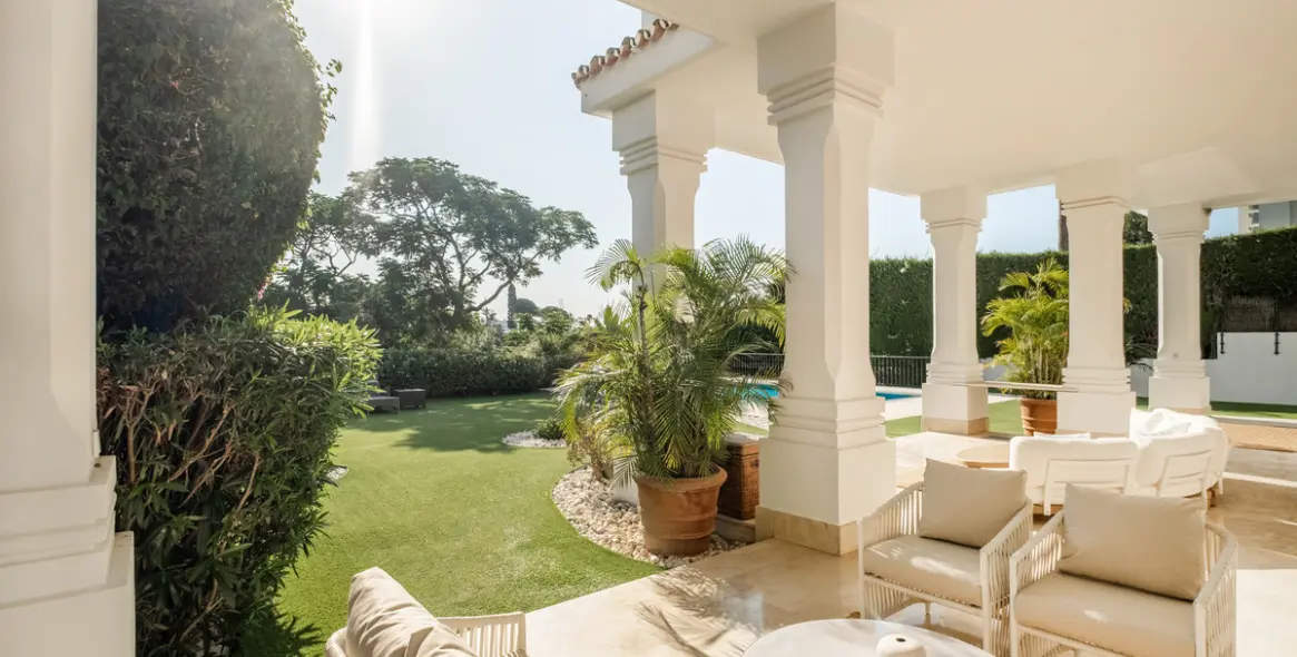 Sale of detached villa in Aloha 22