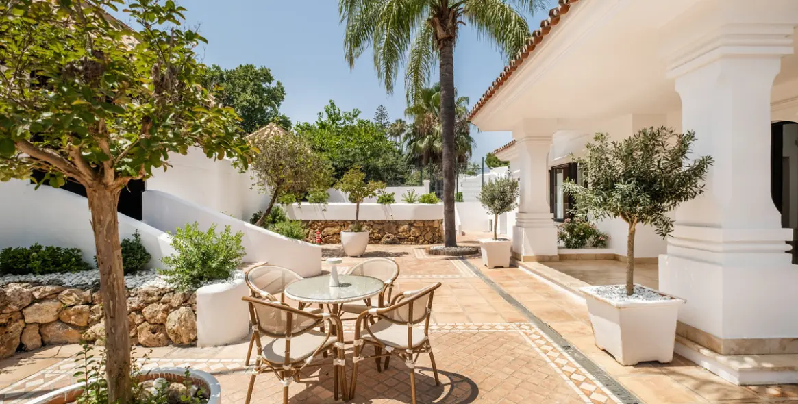 Sale of detached villa in Aloha 24