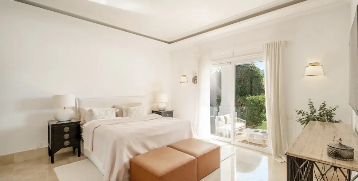 Sale of detached villa in Aloha 28