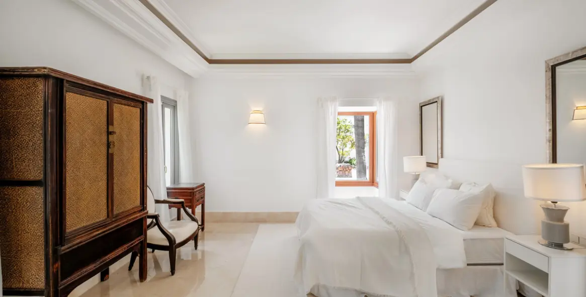 Sale of detached villa in Aloha 31