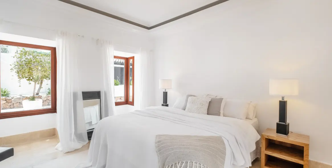 Sale of detached villa in Aloha 32