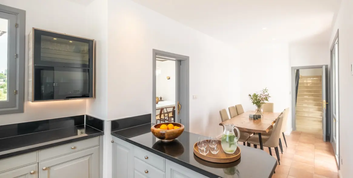 Sale of detached villa in Aloha 38