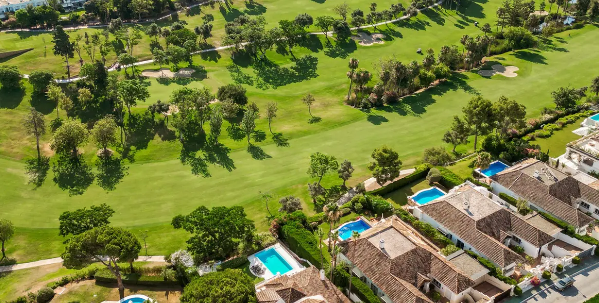 Sale of detached villa in Aloha 42