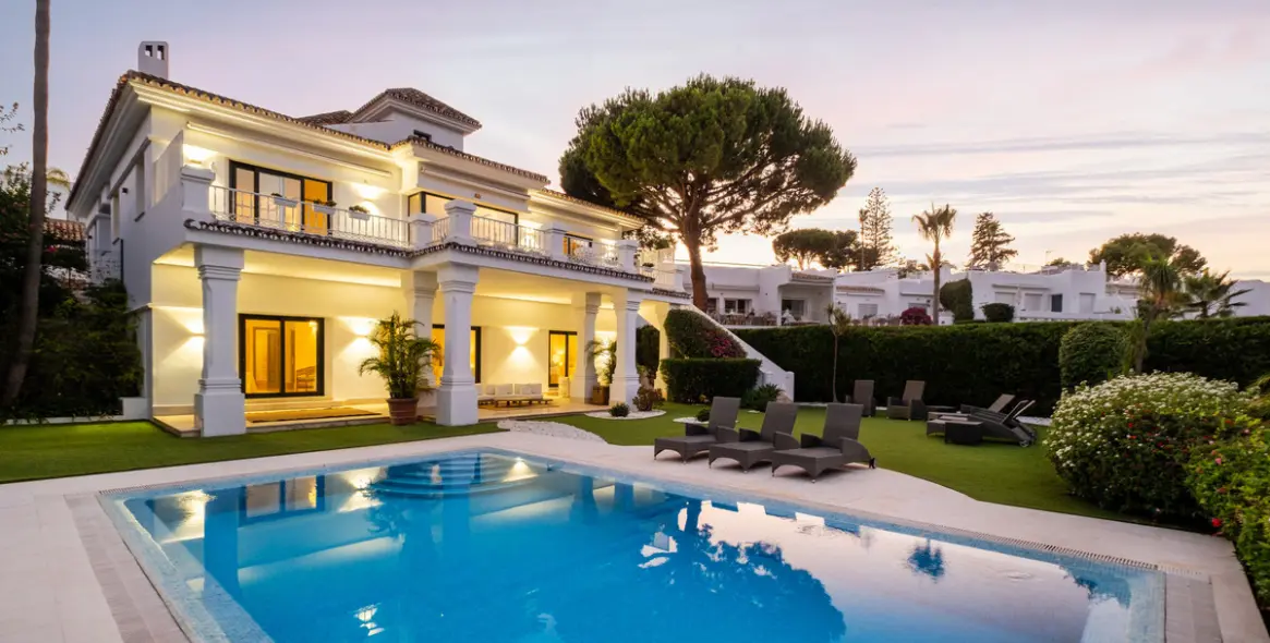 Sale of detached villa in Aloha 52