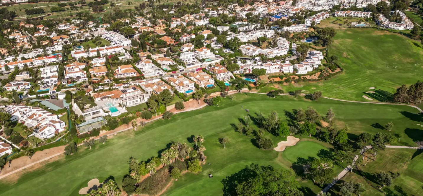 Venta de villa independiente en Aloha 1