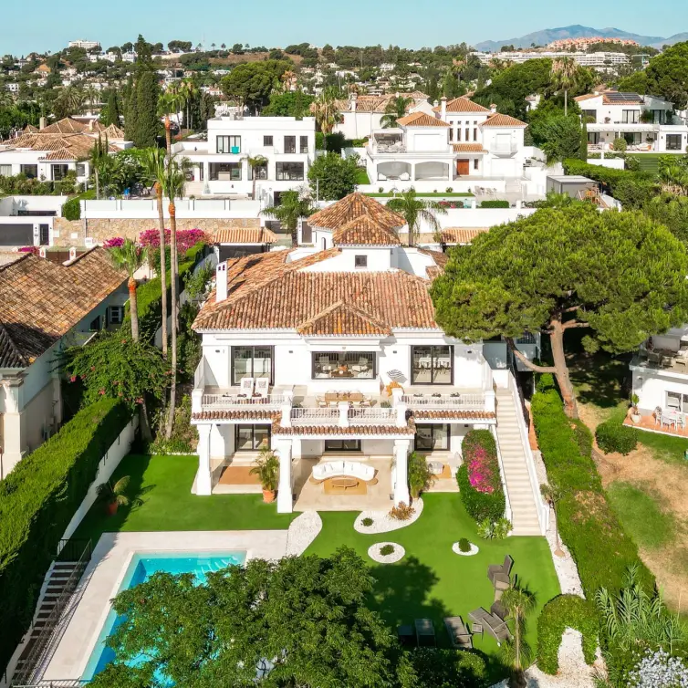 Venta de villa independiente en Aloha